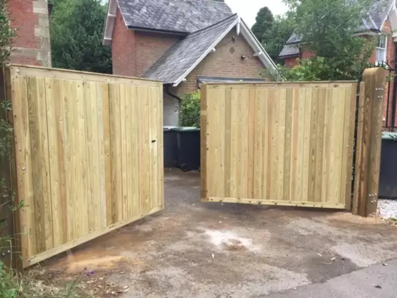 Protect Fence Posts from Ground Moisture